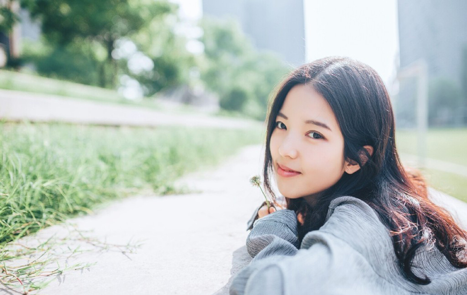 没有一宗友情是地久天长的。人们在你的生活里来去如流，有时，友情的过程是短暂的，有限的。